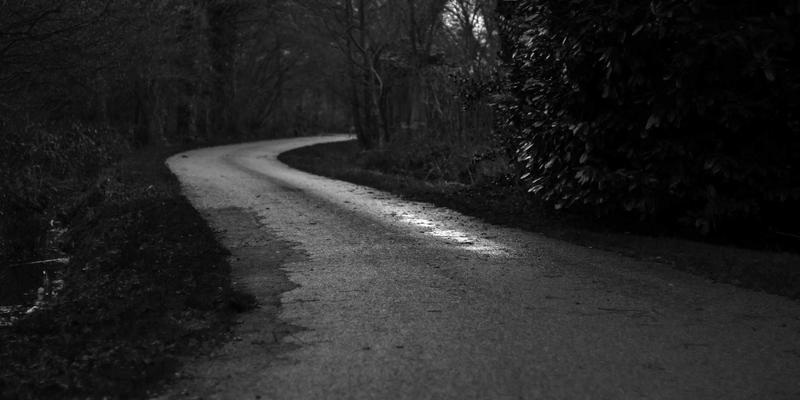 突破毫秒瓶颈:边缘计算场景下的低延迟网络架构与协议优化实战指南